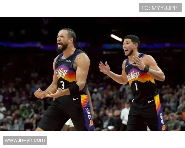 布克半场表现出色11投5中斩获15分三分球命中率高达50